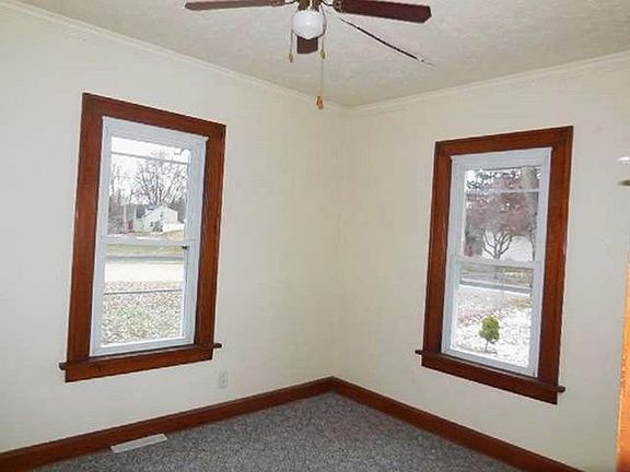 5th image of 261 Lincoln Ave