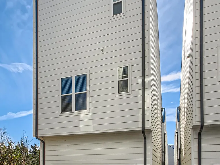 405 Serenity Ln — Photo 6