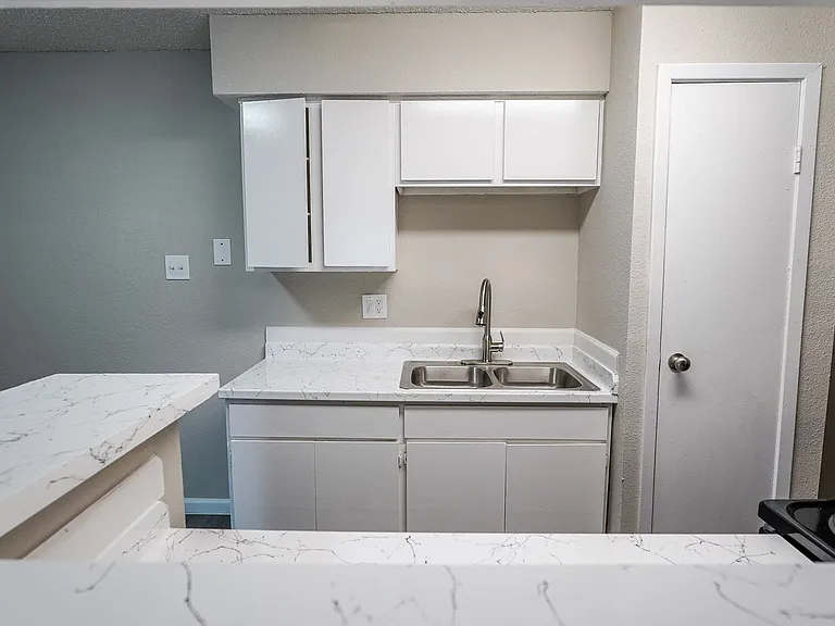 Avery Place — Photo 6