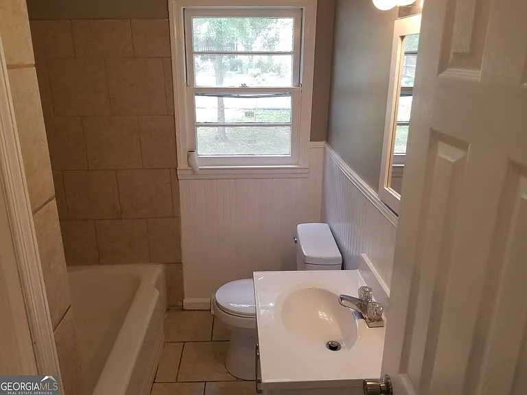 16 Rooney Rd SW — Photo 15