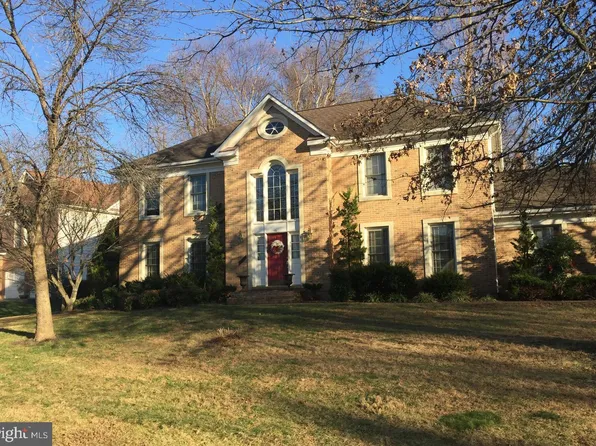 12716 Heatherford Pl, Fairfax, VA 22030