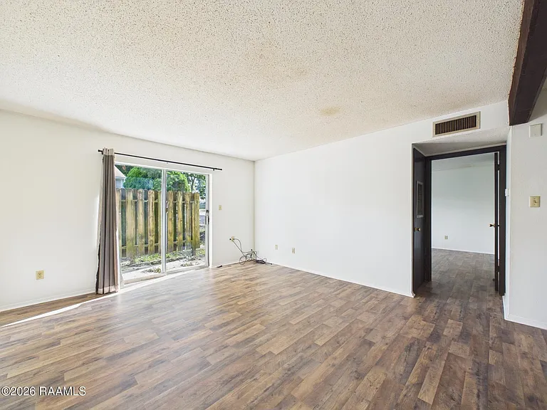 200 High Meadows Blvd — Photo 2