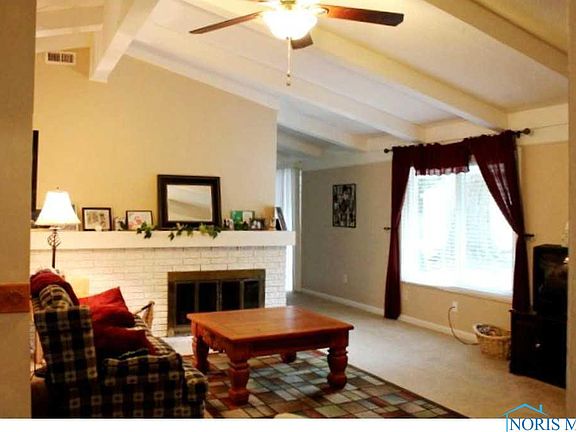 3rd image of 3309 W Lincolnshire Blvd