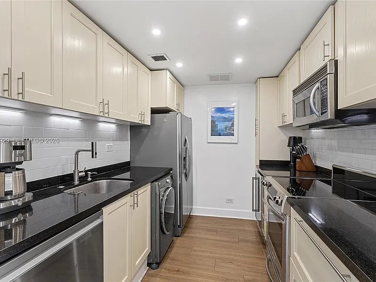2451 Brickell Ave #PHL — Photo 12