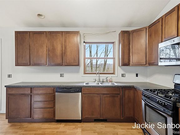 4th image of 7069 N Moe Rd