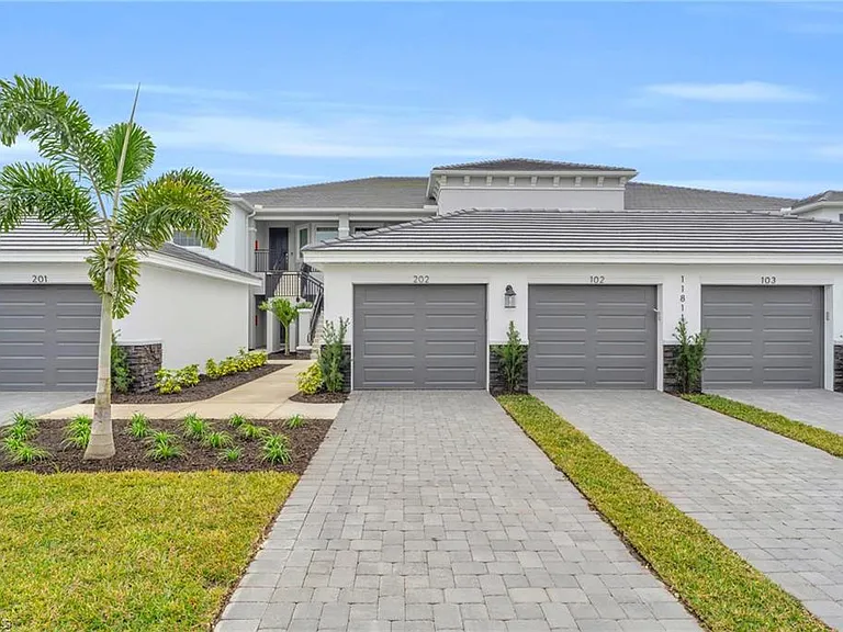 11811 Venetian Lagoon Dr #202 — Photo 30
