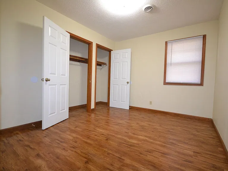1111 S Carl St — Photo 14