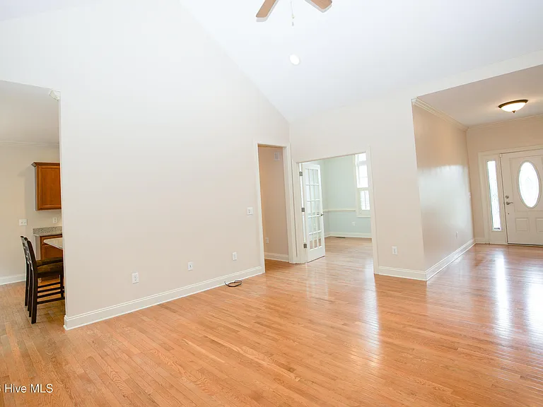 34 Princess Gate Dr — Photo 11