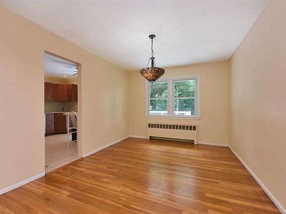 5th image of 9 Hennessey Dr
