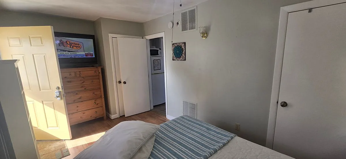 1 bed, 1.0 bath, 352 sqft, $1,600 — Photo 2