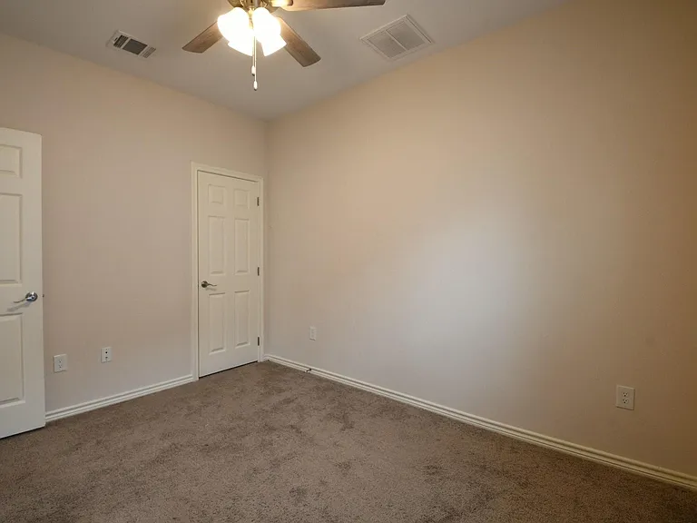 5817 Gaston St — Photo 23