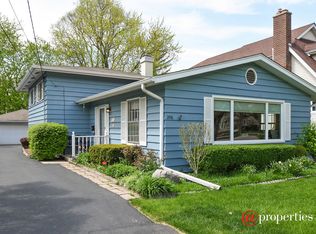 206 Raymond Ave, Barrington, IL 60010