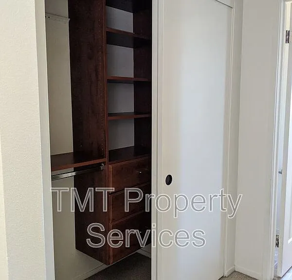 2537 Brunswick Dr — Photo 8