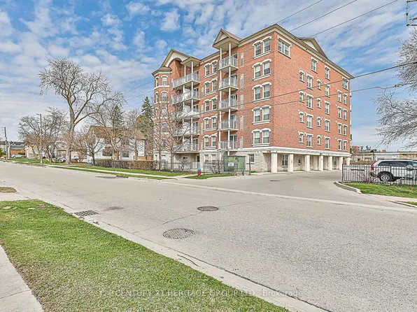 35 Hunt Ave #403, Richmond Hill, ON L4C 4H1