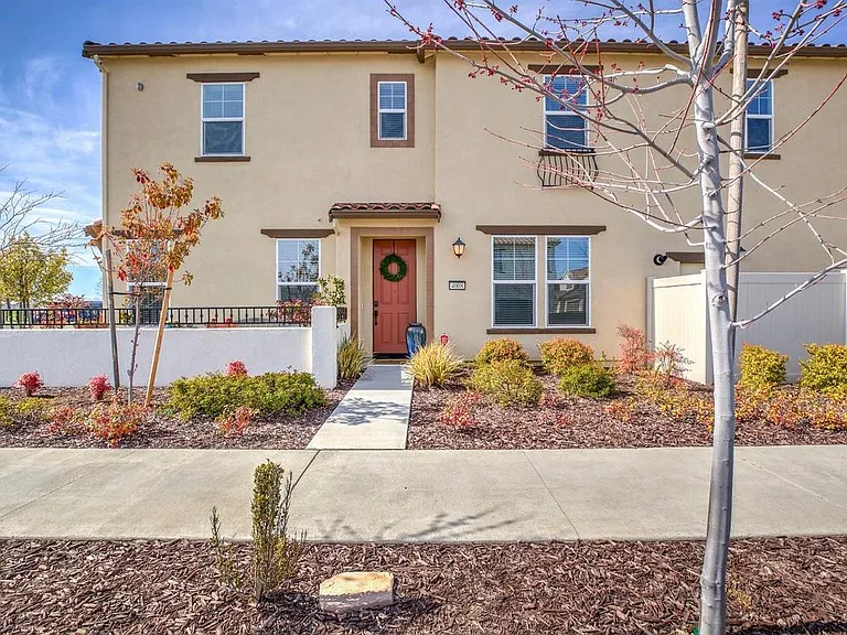 4008 Gunnar Dr — Photo 1