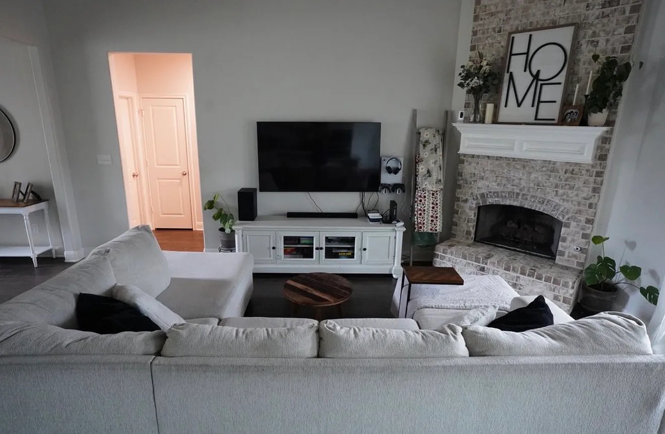 3 bed, 1852 sqft, $2,850 — Photo 3