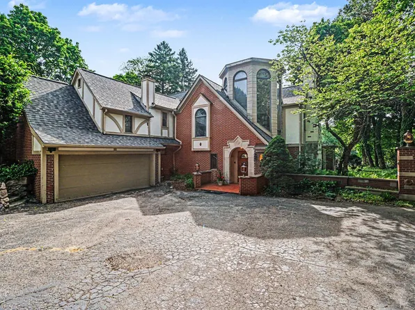 460 E Long Lake Rd, Bloomfield Hills, MI 48304
