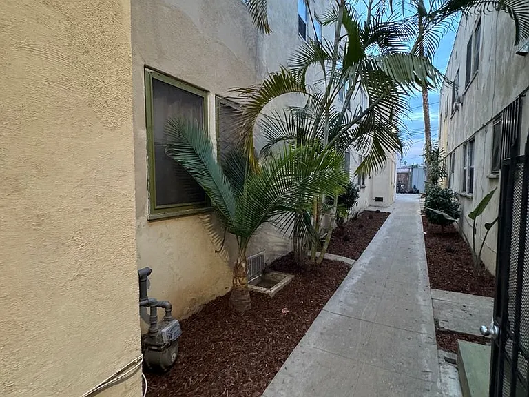 1338-1346 Crenshaw Blvd — Photo 13