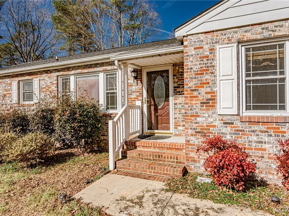 10208 Dakins Dr, North Chesterfield, VA 23236