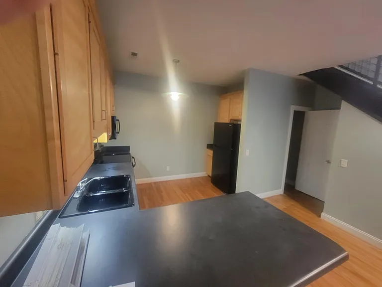 221 W 17th St — Photo 17