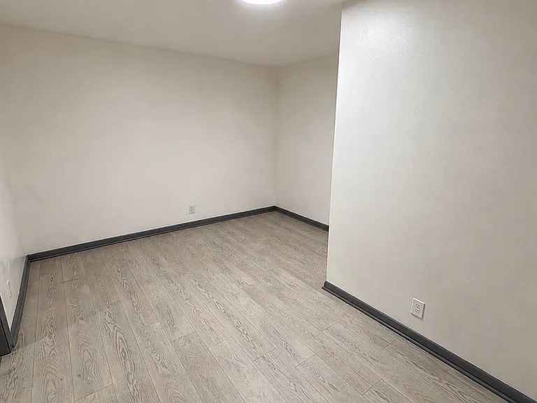703 W Clinton St #2 — Photo 3