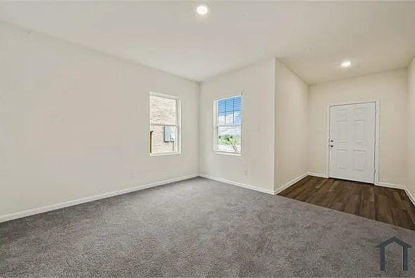 5 bed, 3200 sqft, $3,800 — Photo 2