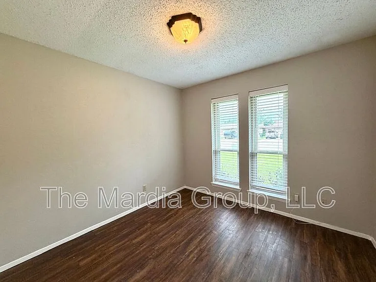 1506 Whiteoak Dr — Photo 14