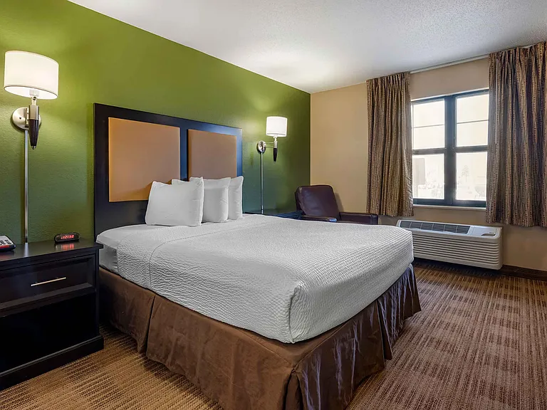 Studio Suite - 1 Queen Bed