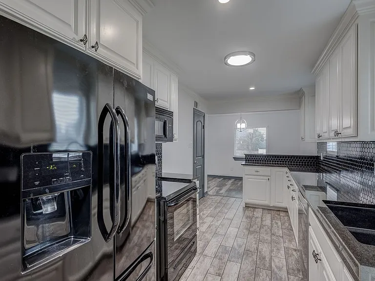 2540 Prichard Ln — Photo 15