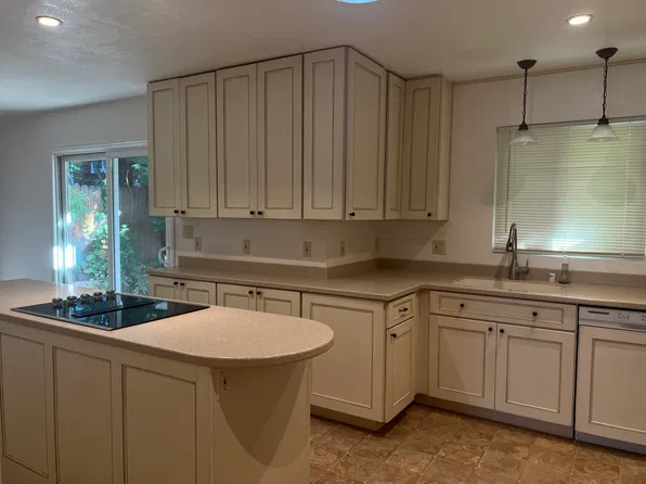 3325 Hackamore Dr, Hayward, CA 94541