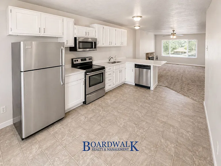 325 E Baird Cir — Photo 7
