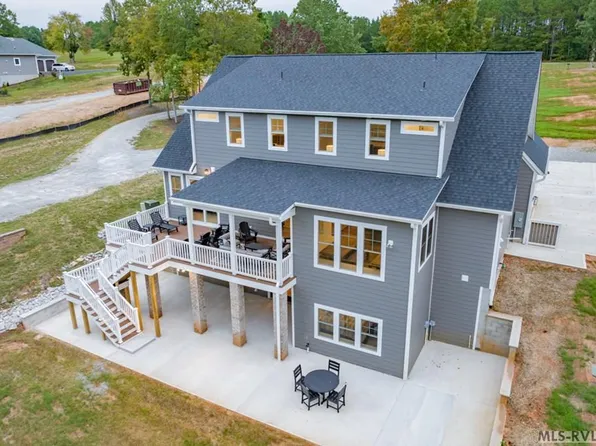 1086 Starboard Dr, Bracey, VA 23919