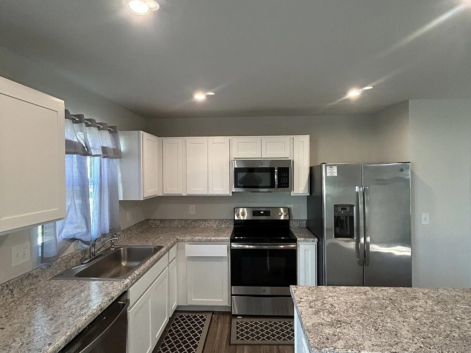 3 bed, 2.5 bath, 1440 sqft, $1,845 — Photo 3