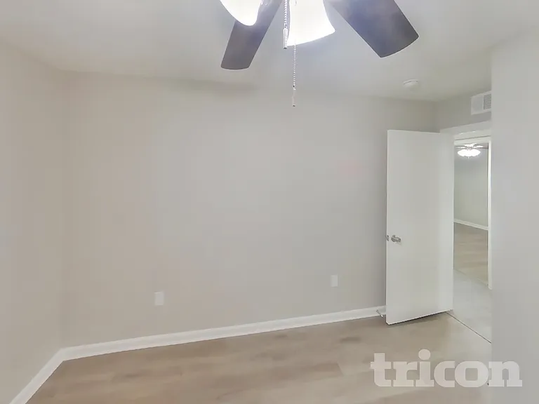 3221 Edgebrook Dr — Photo 9