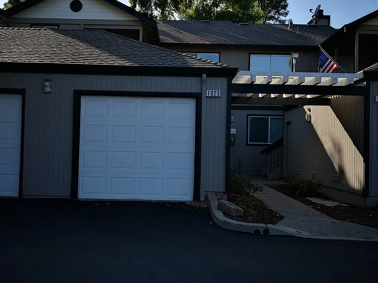 1023 Chadwick Cir — Photo 1