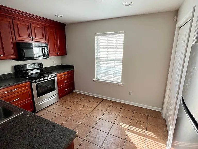 4556 Deslin Dr — Photo 6