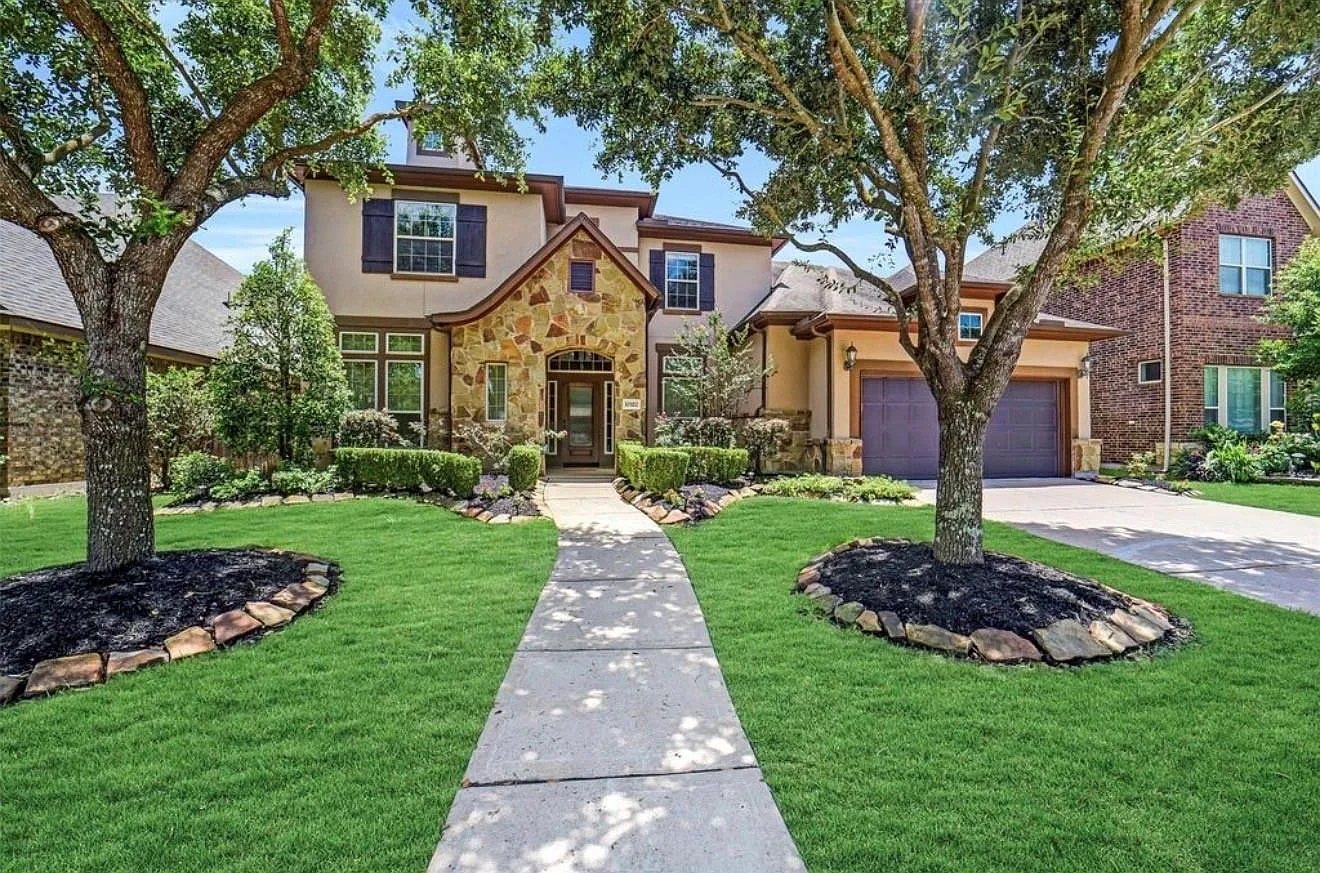 5 bed, 4.0 bath, 3884 sqft, $3,900 — Photo 1