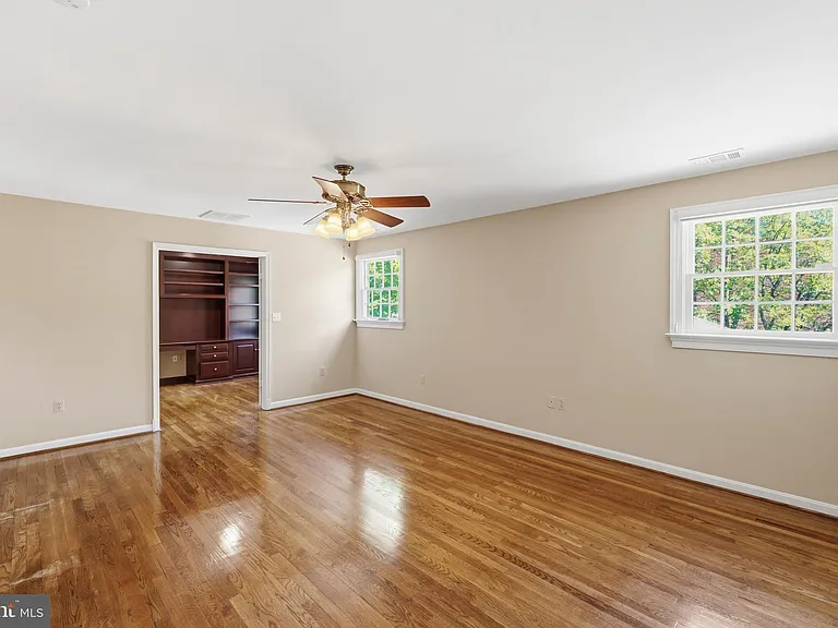 9904 Hall Rd — Photo 15
