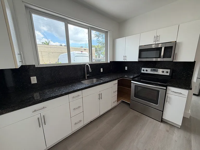 1968 NW 24th Ave #2/1-B — Photo 2