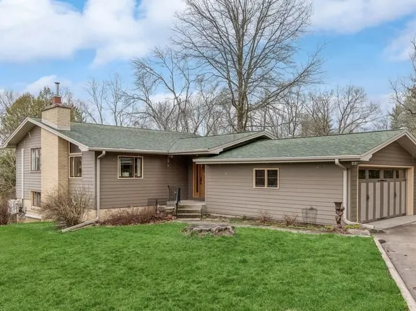 11 Fairview Knl NE, Iowa City, IA 52240