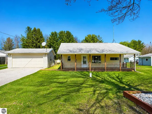 364 W Greenwood Rd, Alger, MI 48610