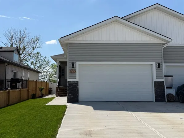 83 E Harvest Sq, Claresholm, AB T0L 0T0