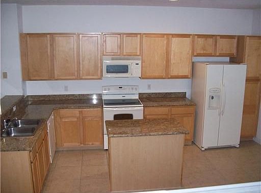 5th image of 2897 S Greenleaf Cir