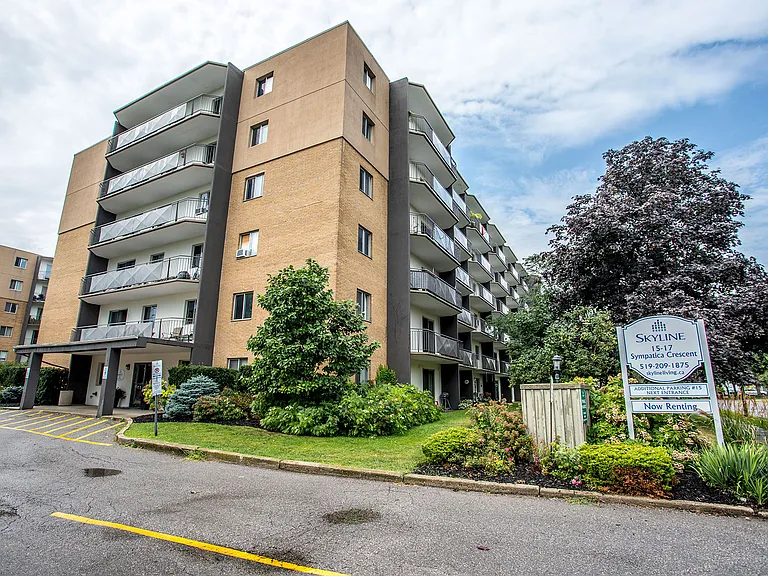 15 Sympatica Cres — Photo 2