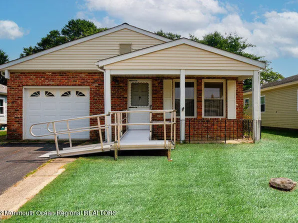 4 Wedgeport Drive, Toms River, NJ 08757