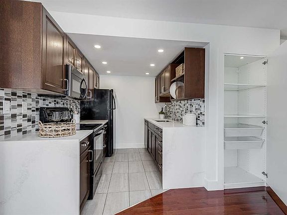 5th image of 2214 W 14a St SW #302