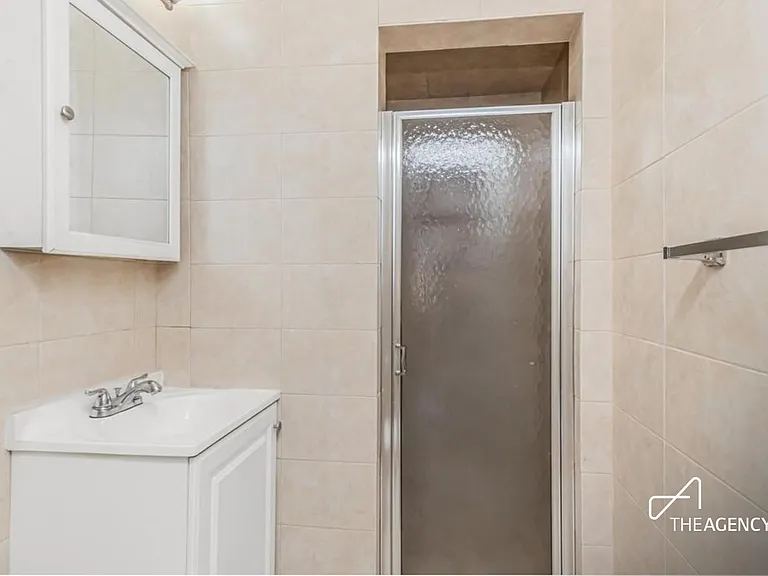 3050 Fairfield Ave #6E — Photo 9