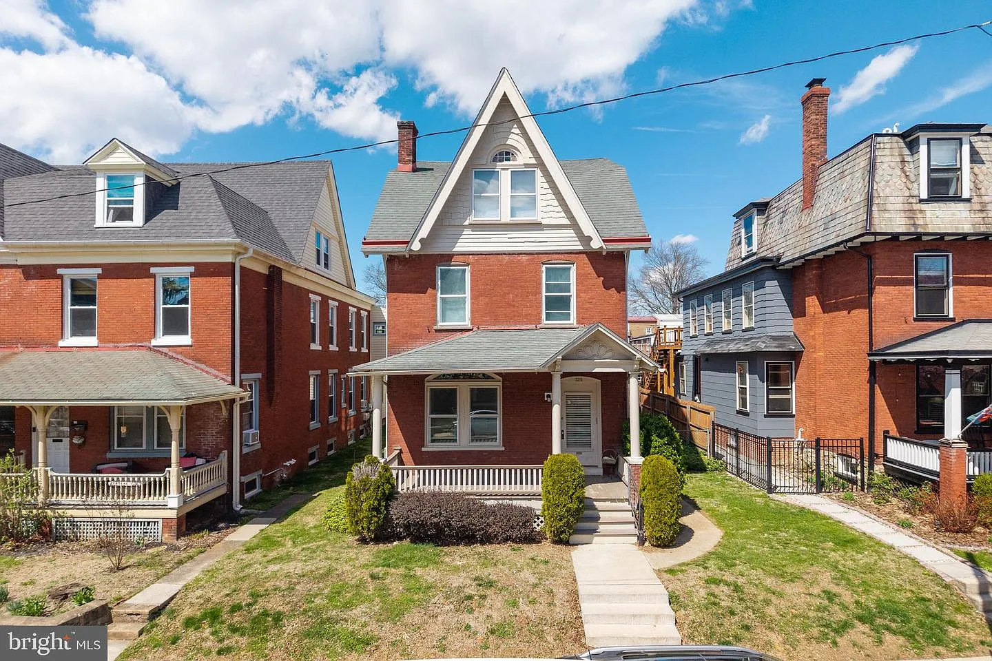 325 W Barnard St photo 1