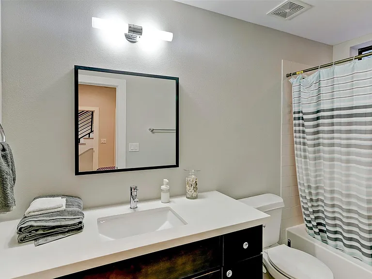 3015 Gillespie St — Photo 4