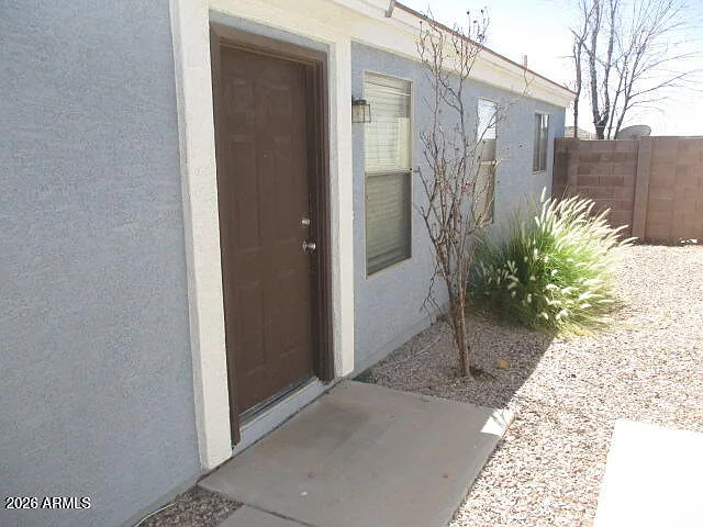 3 bed, 2.0 bath, 1281 sqft, $1,525 — Photo 2